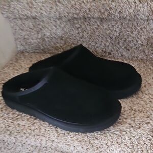 UGG CLASSIC SLIP-ON BLACK SUEDE SHEEPSKIN SLIPPERS SHOES SIZE US SIZE 4 UK3